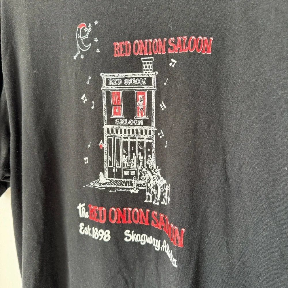 The Red Onion Saloon Alaska Men’s T-Shirt Size Large Black Red White Jerzees - Picture 2 of 8